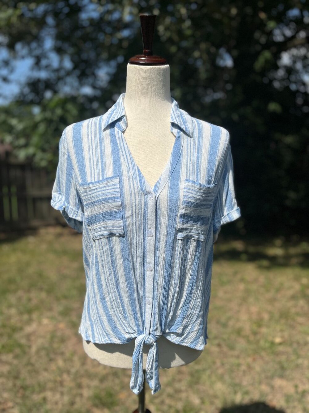 Fortune + Ivy Women's Blue & White Striped Two Pocket Twist Front Button Blouse